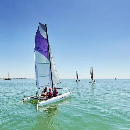 Apartment A 70m De La Plage, Pour 2 Sur *